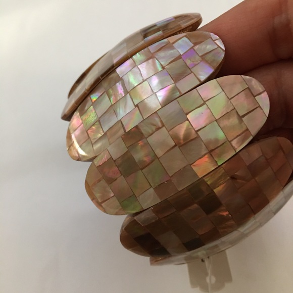 Mother of pearl stretchable bracelet - Picture 4 of 8
